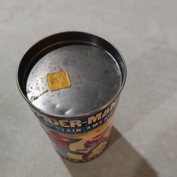 Vintage Spiderman round puzzle - Picture 3 of 5